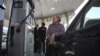 Iran bảo vệ các điểm bán nhiên liệu trong khi nhà nước cắt trợ giá