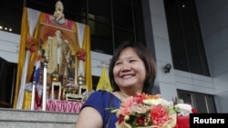 Chiranuch Premchaiporn, a Thai website editor, leaves the Bangkok Criminal Court in Bangkok, May 30, 2012.