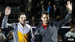 Petenis Rafael Nadal (kiri) dan Roger Federer berada dalam group yang sama dalam Final ATP World Tour di Inggris.