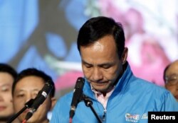 Taiwan's ruling Nationalist Kuomintang Party (KMT) presidential candidate Eric Chu concedes defeat in the elections, in Taipei, Taiwan Jan. 16, 2016.
