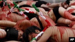 活动人士血染肉身抗议斗牛