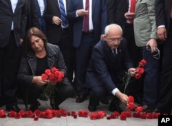 Kemal Kilicdaroglu, right, head of Republican People’s Party, Turkey’s main opposition party, accompanied by his wife Selvi, lay flowers at the site of Saturday's bombing attacks in Ankara, Oct. 11, 2015.