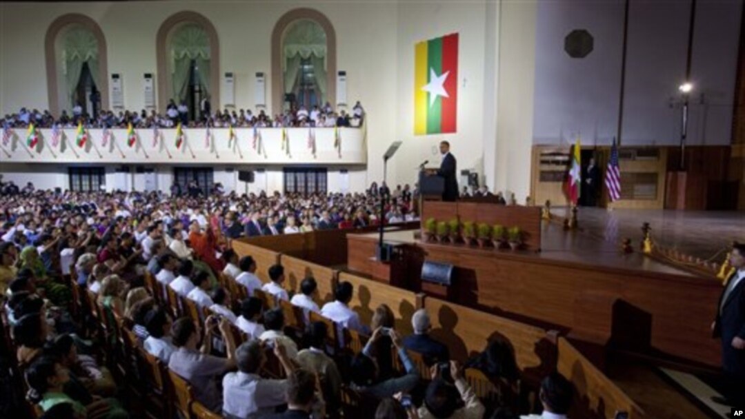 Presiden AS Barack Obama berpidato di Universitas Rangun, Burma (19/11).