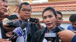 Meng Sopheary, a defense lawyer of Kem Sokha, talks to the press after the second day trial on charges of “Conspiring With Foreign State” against Kem Sokha, Phnom Penh, Cambodia, January 16, 2020. (Khan Sokummono/VOA Khmer)