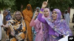 Des soudanaises manifestent à Khartoum au Soudan le 14 septembre 2012. 