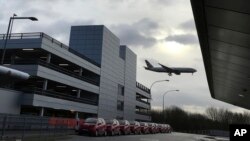 Los vuelos se reanudaron en el aeropuerto Gatwick de Londres, el viernes 21 de diciembre de 2018, tras el cierre reciente por la presencia de drones en sus cercanías.