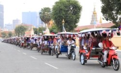 U.S. embassy employees sit in tuk-tuks, decorated with American flags, and kick-off activities marking 70 years of Cambodia-US relations in a parade along the streets in Phnom Penh, 2020. (Photo courtesy of U.S. Embassy in Cambodia)
