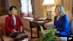 Suu Kyi se već sastala s državnim sekretarom Hillary Clinton