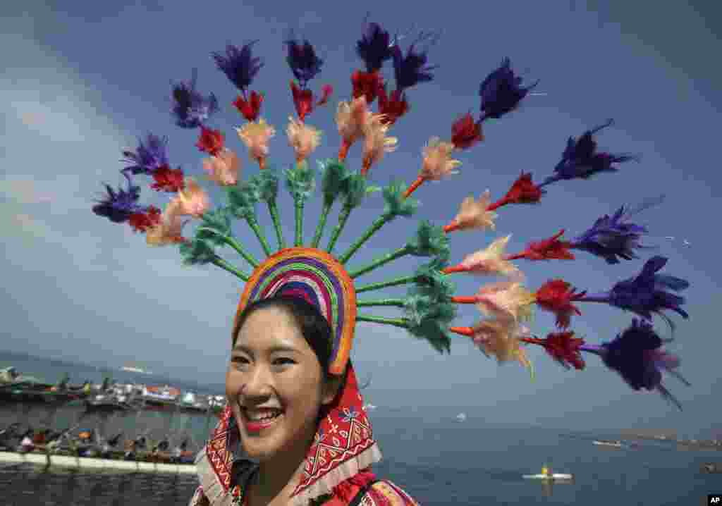 A girl in traditional headwear joins a protest against plans by a private developer for a reclamation project along Manila&#39;s Bay, as they celebrate Earth Day on April 21, 2013, in the Philippines. 