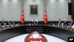 Tổng thống Thổ Nhĩ Kỳ Recep Tayyip Erdogan họp nội các tại Dinh tổng thống ở Ankara, ngày 15/8/2016.