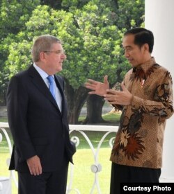 Presiden Jokowi bersama Presiden Komite Olimpiade Internasional IOC Thomas Bach di Istana Kepresidenan di Bogor, hari Sabtu, 1 September 2018. (Foto coutesy: Setpres RI)