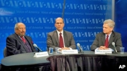 (l-r) Dr. Saad Eddin Ibrahim, Karim Haggag and Amb. Edward Walker at the VOA panel discussion on upcoming parliamentary elections in Egypt, 16 Nov 2010