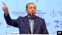 Turkey's President Recep Tayyip Erdogan, gestures as he delivers a speech at a conference in Istanbul, April 29, 2017. 
