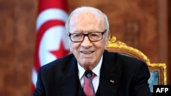 Le président tunisien Beji Caid Essebsi assiste à une réunion avec les partis politiques, les syndicats et les employeurs, à la suite des troubles provoqués par les mesures d'austérité, à Tunis, le 13 janvier 2018.