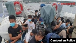 柬埔寨警方当局发布照片显示，非法入境的中国籍人士被柬埔寨警方拘留。（2021年7月26日）