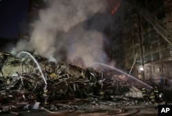 Firefighters work in the the rubble of a building that caught fire and collapsed in Sao Paulo, Brazil, May 1, 2018. The abandoned high-rise building occupied by squatters caught fire and collapsed sending chunks of fiery debris crashing into neighboring b