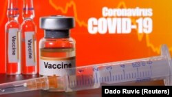 Bočica obeležena napisom "vakcina", ilustrativna fotografija (Foto: REUTERS/Dado Ruvic)