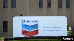 Entrada de la refinería Chevron, ubicada cerca del Canal de Navegación de Houston, en Pasadena, Texas. REUTERS / Archivo
