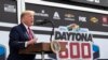 Трамп дал старт автогонкам Daytona 500, проехав по трассе на своем лимузине