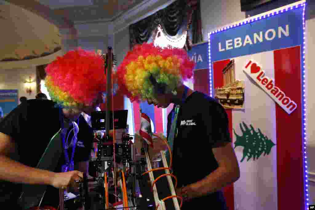 حضور تیم لبنان در رقابتهای ربات سازی در شهر واشنگتن