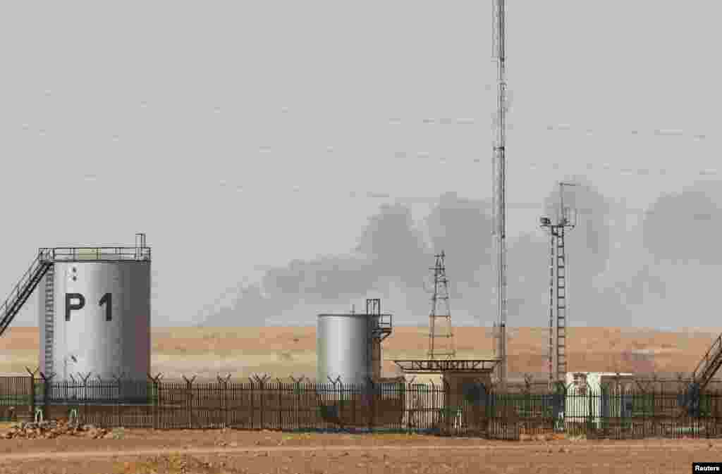 Smoke rises above following demining operations at the In Amenas gas plant January 20, 2013. Algeria said on Sunday it expected heavy hostage casualties after its troops ended a desert siege, but Western governments warned against criticising tactics used