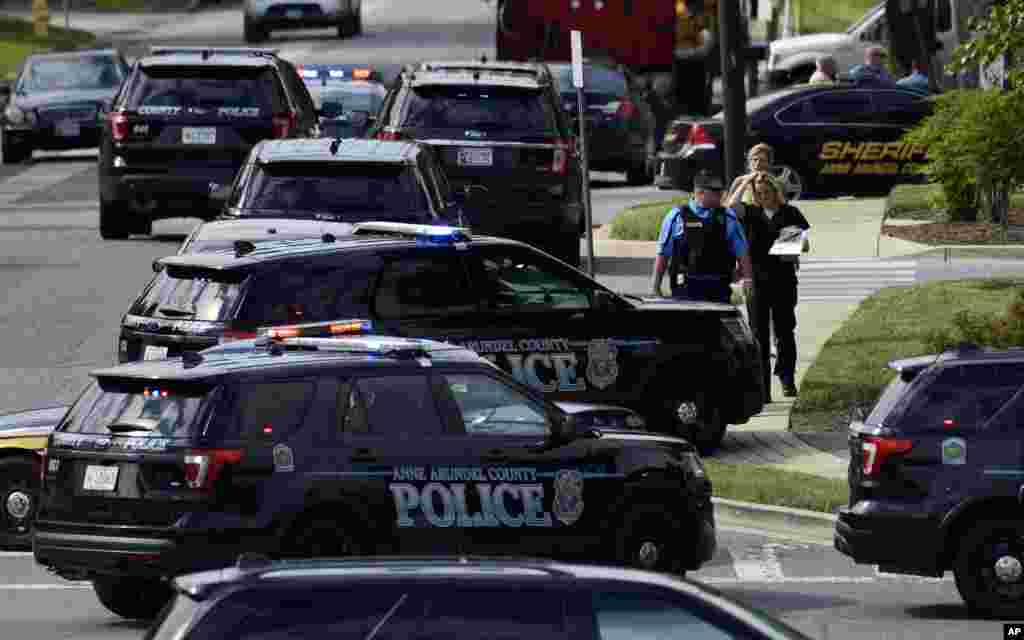 Police secure the scene of a shooting at the building housing the Capital Gazette newspaper in Annapolis, Md., June 28, 2018. 