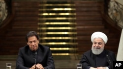 President Hassan Rouhani, right, and Pakistani Prime Minister Imran Khan, attend a joint press briefing, after their meeting at the Saadabad Palace in Tehran, Iran, Monday, April 22, 2019. (Iranian Presidency Office via AP)