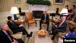 El presidente Barack Obama se reunió con los líderes de la mayoría republicana y la minoría demócrata en el Congreso.
