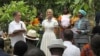 白宫顾问伊万卡和美国国际开发署署长格林2019年4月17日在非洲科特迪瓦一个农场视察。