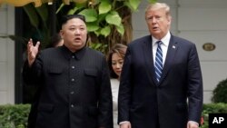 KTT kedua Presiden AS Donald Trump (kanan) dengan pemimpin Korea Utara Kim Jong Un di Hanoi, Vietnam berakhir tanpa kesepakatan, akhir Februari 2019 lalu. 