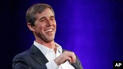 Beto O'Rourke, ancien membre du Congrès au Texas, lors d'une interview avec Oprah Winfrey le 5 février 2019 à New York. 