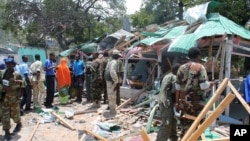 Somali soldiers gather near the destroyed restaurant in Mogadishu, Sept, 7, 2013. 