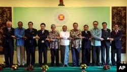 ASEAN Foreign Ministers and ASEAN Secretary General Le Luong Minh, of Vietnam, pose for group photos at an Association of Southeast Asian Nations (ASEAN) retreat in the ancient city of Pagan, Burma, Friday, Jan. 17, 2014.