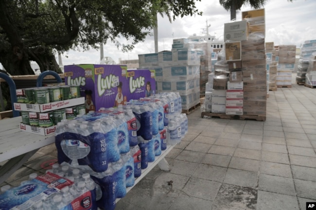 Suministros para ayudar a damnificados del huracán Dorian, listos para ser enviados en Fort Lauderdale, Florida. Septiembre 4 de 2019. AP.