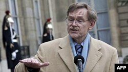 Chủ tịch Ngân Hàng Thế Giới Robert Zoellick nói rằng giá lương thực tăng là khó khăn lớn nhất mà hầu hết các nước đang phát triển phải đối diện