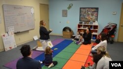 Niños de preescolar en la clase 'Mis Padres y Yo' que imparte ¡Viva el Español! en el área de la bahía de San Francisco. Foto: Lenny Castro, VOA.