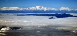Mandhari ya milima ya Himalaya
