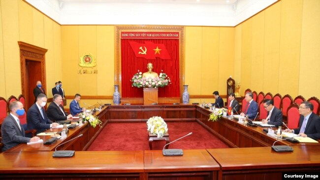 美國蓬佩奧與越南公安部長蘇林2020年10月30日在河內舉行會談（越南新聞社照片）