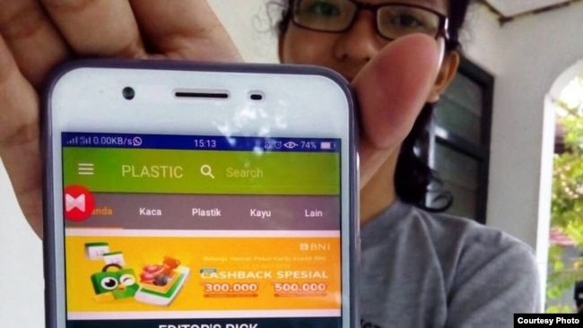 Prototipe aplikasi jual-beli produk daur ulang sampah yang dikembangkan mahasiswa UGM. (Foto courtesy: Humas UGM)