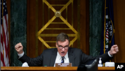 Senatori Mark Warner flet gjatë seancës dëgjimore në Senat (23 shkurt 2021)