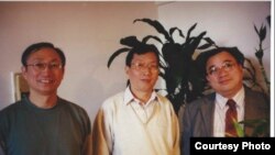1997年曹思源访问纽约时与胡平、刘青合影。（胡平先生提供）