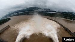 The Three Gorges Dam on the Yangtze River discharges water to lower the water level in the reservoir following heavy rainfall and floods in a few regions, in Yichang, Hubei province, China July 17, 2020. The picture was taken on July 17, 2020. (China Daily via Reuters)