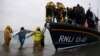 영국해협 건너던 선박 전복…"최소 31명 사망"