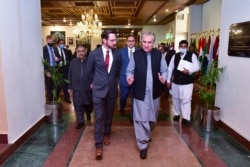 FILE - Pakistan's Foreign Minister Shah Mahmood Qureshi (R) talks with U.S. special representative to Afghanistan, Thomas West (L), as they arrive to attend the 'Troika Plus' meeting on Afghanistan, in Islamabad.