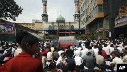 FILE - Uighurs attend Friday prayers at a mosque in Urumqi, in western China's Xinjiang province, Aug 8, 2008.