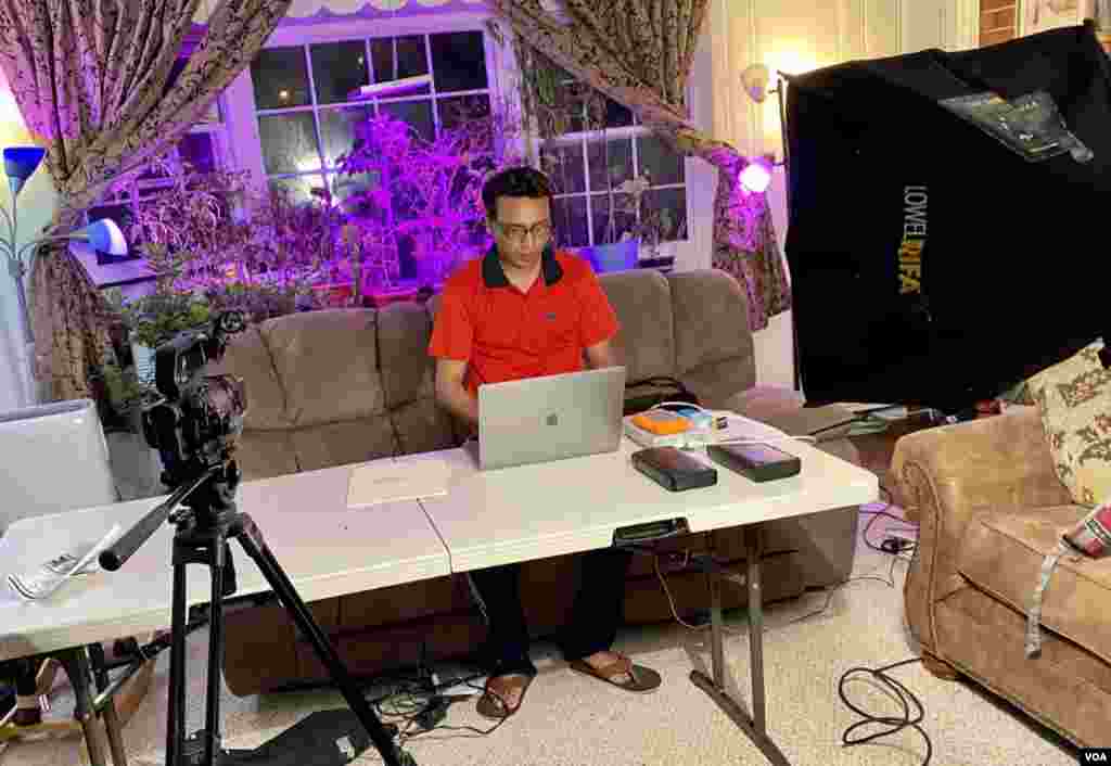 VOA Bangla journalist&#39;s home transforms into a studio.