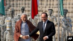 Thủ tướng Ấn Độ Narendra Modi và Tổng thống Pháp Francois Hollande trong cuộc họp báo tại Chandigarh, ngày 24/1/2016.