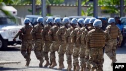 Foto ki montre yon kontenjan chilyen sòlda MINUSTAH yo an Ayiti