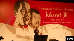 Calon presiden dari PDI Perjuangan Joko Widodo memaparkan visi dan misi bidang ekonomi di Jakarta, Rabu (4/6). (VOA/Andylala Waluyo)