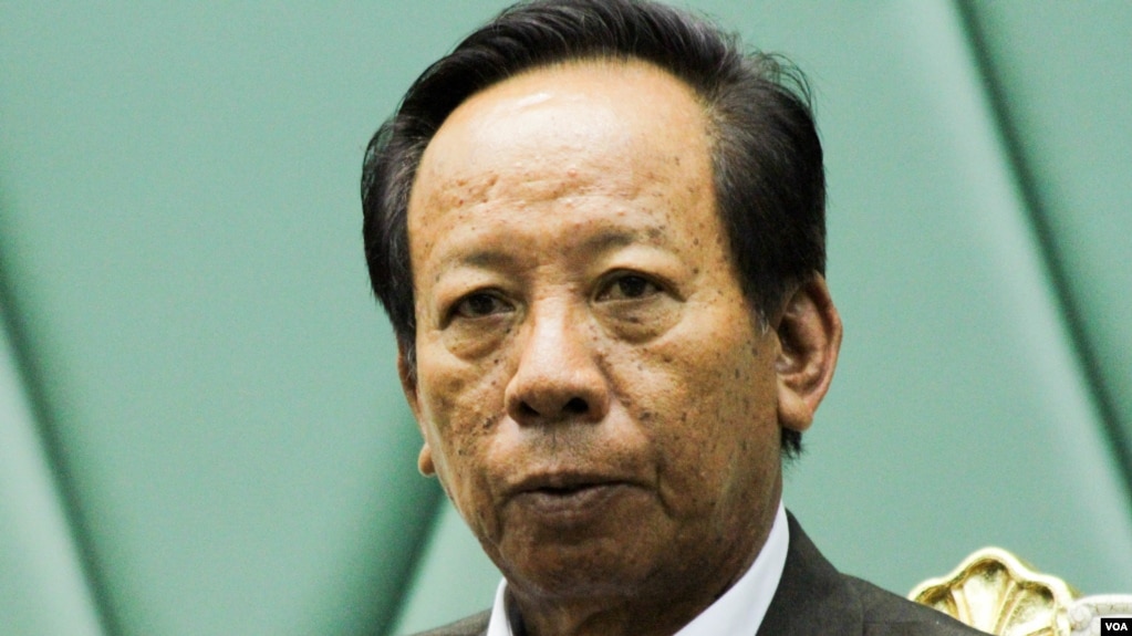 រូបឯកសារ៖ លោក​ទា បាញ់ រដ្ឋមន្រ្តី​ក្រសួងការពារជាតិ​ក្នុង​​​វេទិកា​ថ្នាក់ជាតិ​លើកទីមួយ​ស្ដី​អំពី​«​ការការពារ និង​អភិរក្ស​ធនធាន​ធម្មជាតិ​»​ នៅ​វិមា​ន​សន្តិភាព នៅ​ថ្ងៃ​ច័ន្ទ ទី​២២​ ខែ​សីហា ឆ្នាំ​២០១៦ នា​រាជធានីភ្នំពេញ។​អង្គការ​សង្គមស៊ីវិល សកម្មជន​បរិស្ថាន​រាប់​សិប​នាក់សម្ដែងការ​ព្រួយបារម្ភ​អំពី​បញ្ហា​បរិស្ថាន​នៅ​កម្ពុជា​។ (ឡេង ឡែន/VOA) 